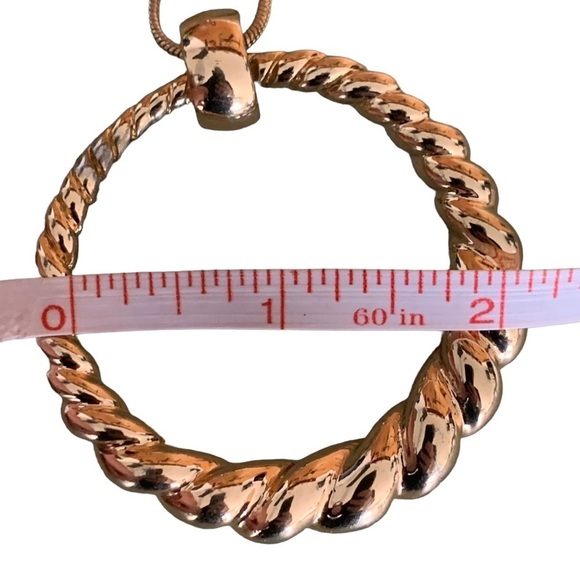 GOLDTONE Shrimp Style Necklace and Bracelet Set - Picture 9 of 9